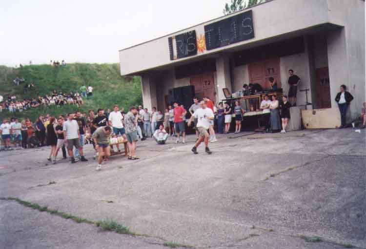 If picture is not shown here, it probably doesnot exist for this quality ... (choose another quality)