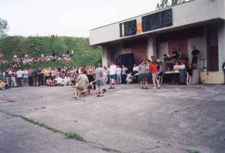 If picture is not shown here, it probably doesnot exist for this quality ... (choose another quality)