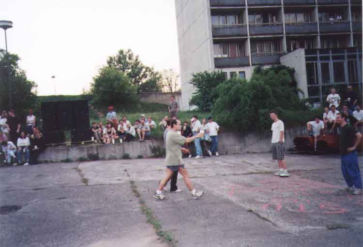 If picture is not shown here, it probably doesnot exist for this quality ... (choose another quality)