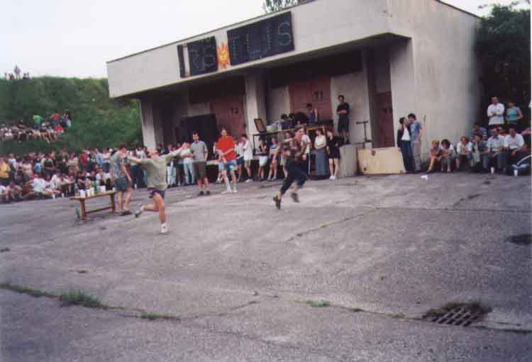 If picture is not shown here, it probably doesnot exist for this quality ... (choose another quality)