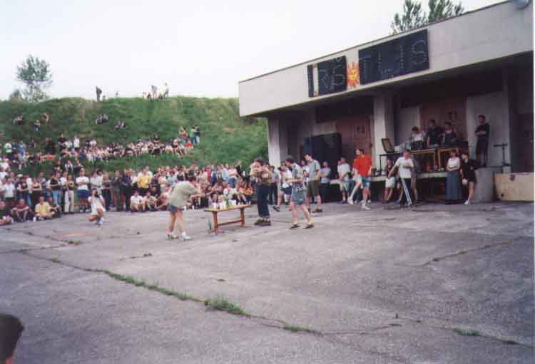 If picture is not shown here, it probably doesnot exist for this quality ... (choose another quality)