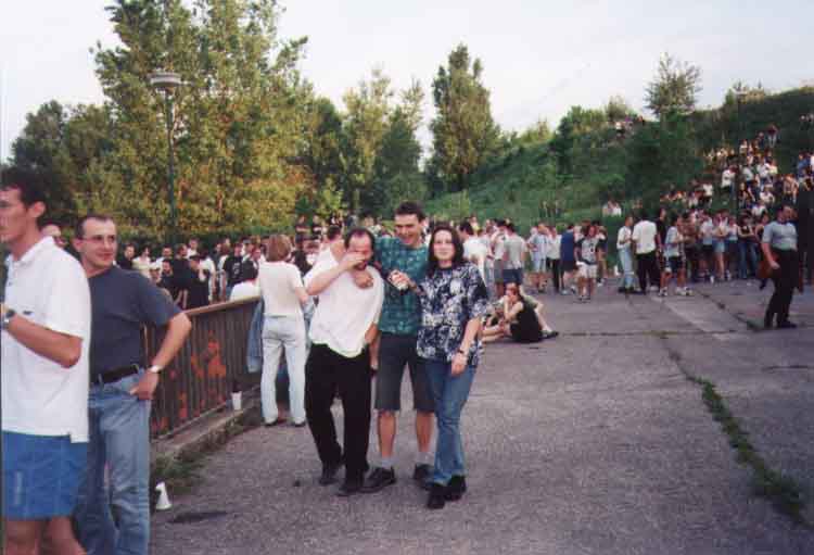 If picture is not shown here, it probably doesnot exist for this quality ... (choose another quality)