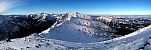 1446x480, 91k (2012-12-11 14:26)<br/>   Pohľad z Kasprovho vrchu (1987m) na hrebeň Červených vrchov v Zime, 